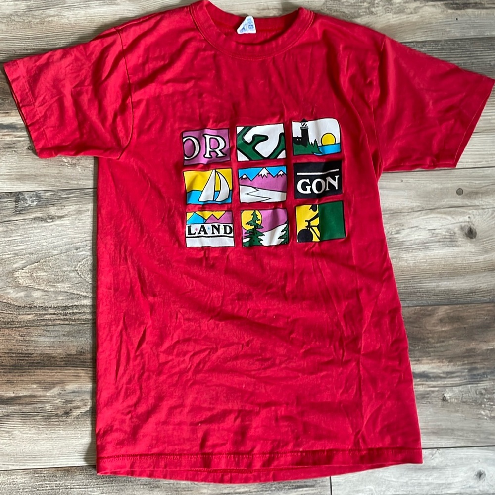 ⭐️3 FOR  $8⭐️ see shop for items!
Oregon t shirt